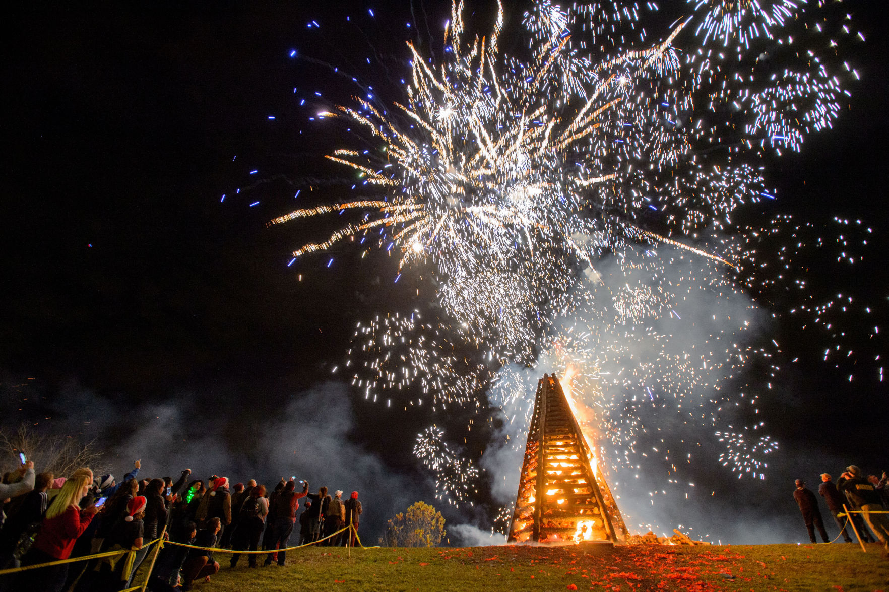 NO.bonfires.122617.001.JPG
